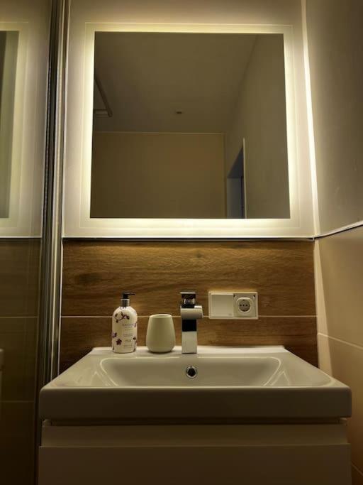 Apartment Schoenes City-studio - 10 Min Bis Zur Messe Dusseldorf